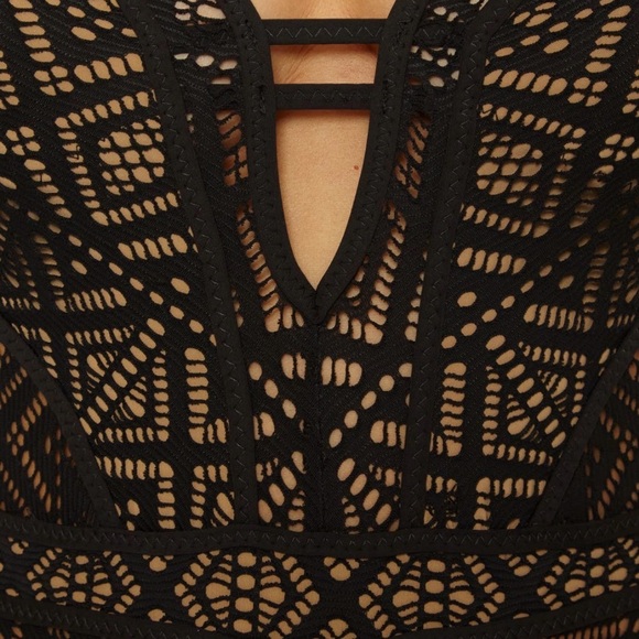 NWT Becca Swimwear Color Play Geometric Crochet Plunge One Piece SZ MEDIUM - Picture 5 of 15